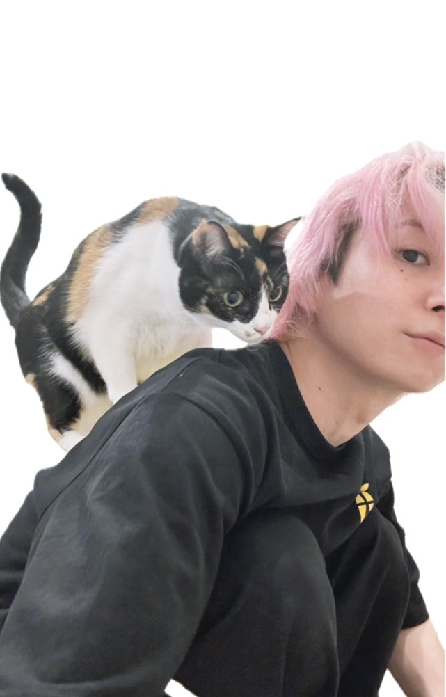 ❁⃘*.゜おっきいさっくん。ツナシャチT❁⃘*.゜すのチル 佐久間大介が愛猫ツナ＆シャチのTシャツを着てニコニコの笑顔を