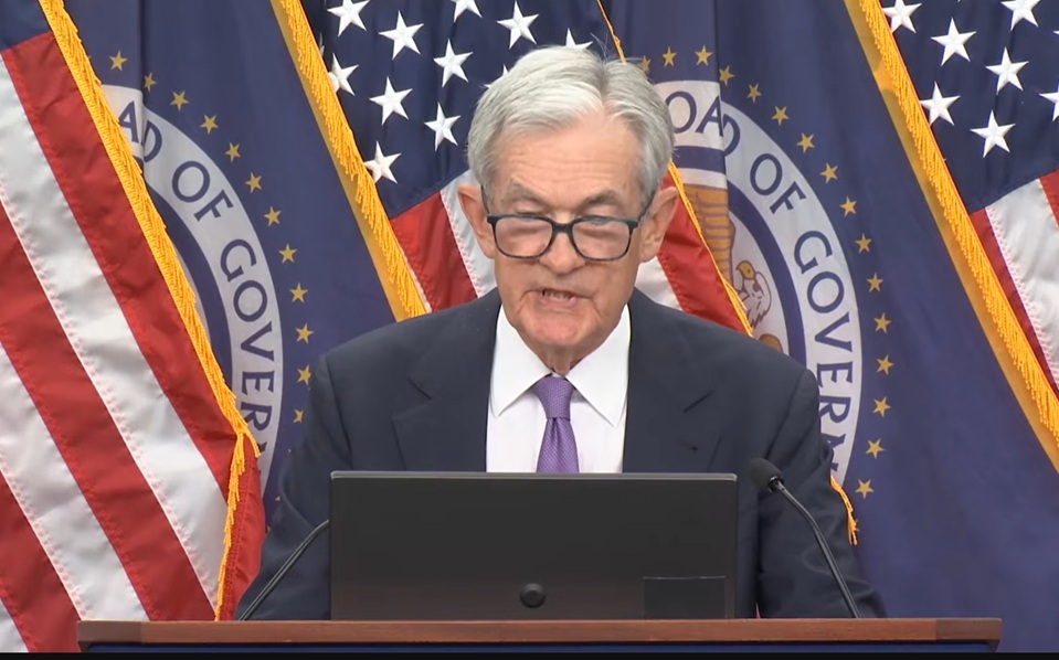 パウエルFRB議長、12月利下げは不透明に