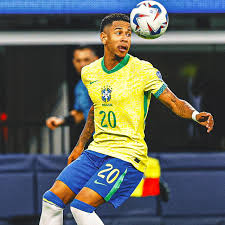 サヴィーニョのプレーに疑問の声！ファンは「左はやめろ」と訴える