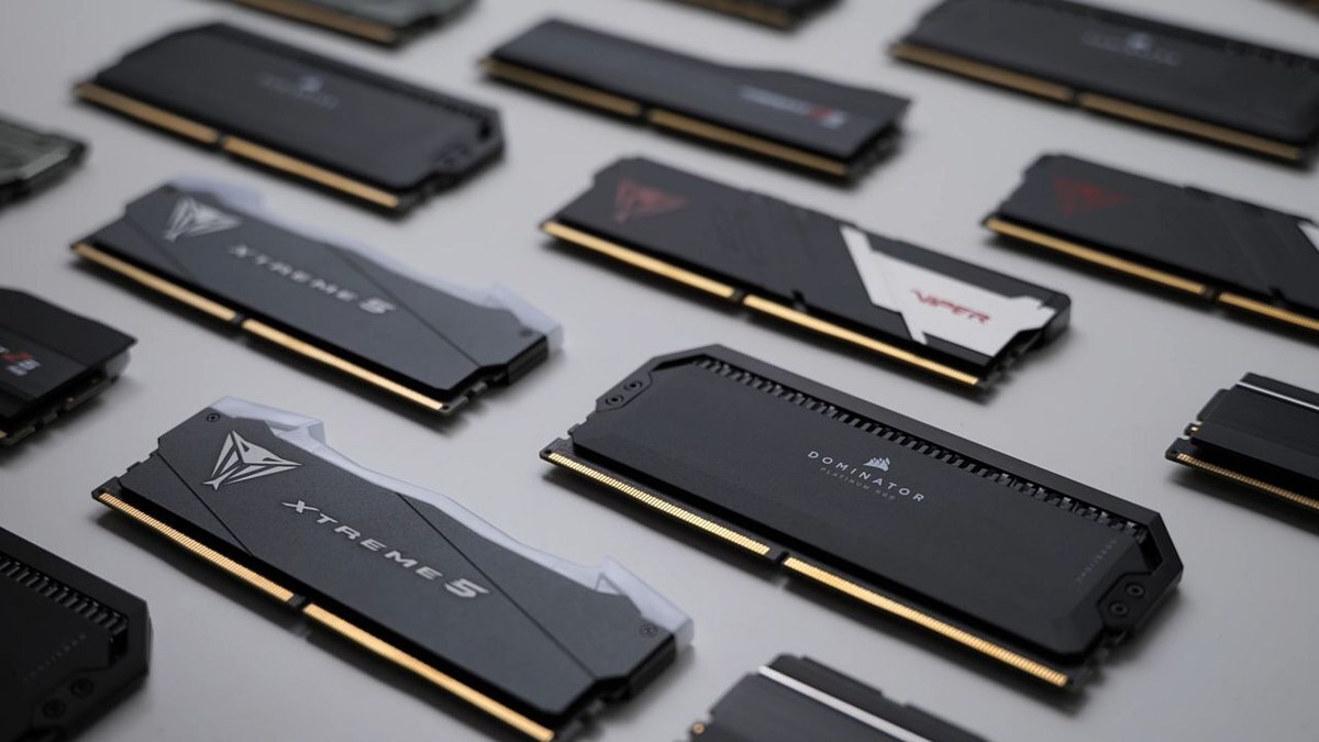 PC大手3社、DRAM枯渇で値上げラッシュへ 