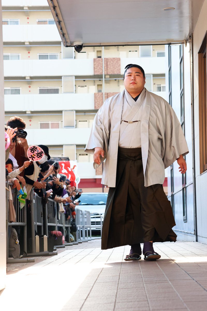 若元春、横綱豊昇龍に変化で勝利！金星にSNS騒然