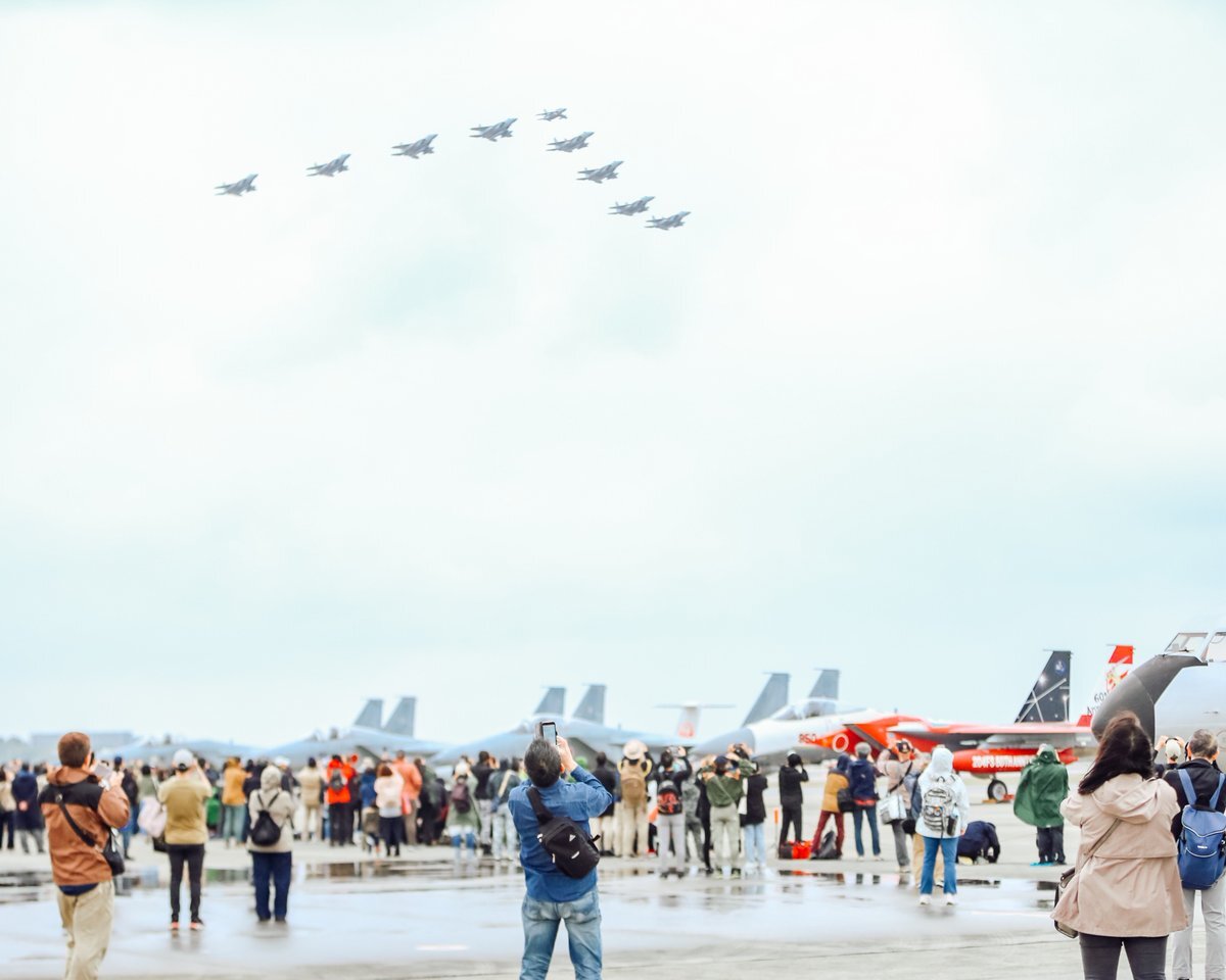 美ら島エアフェスタ2025、ブルーインパルスが沖縄空を舞う！