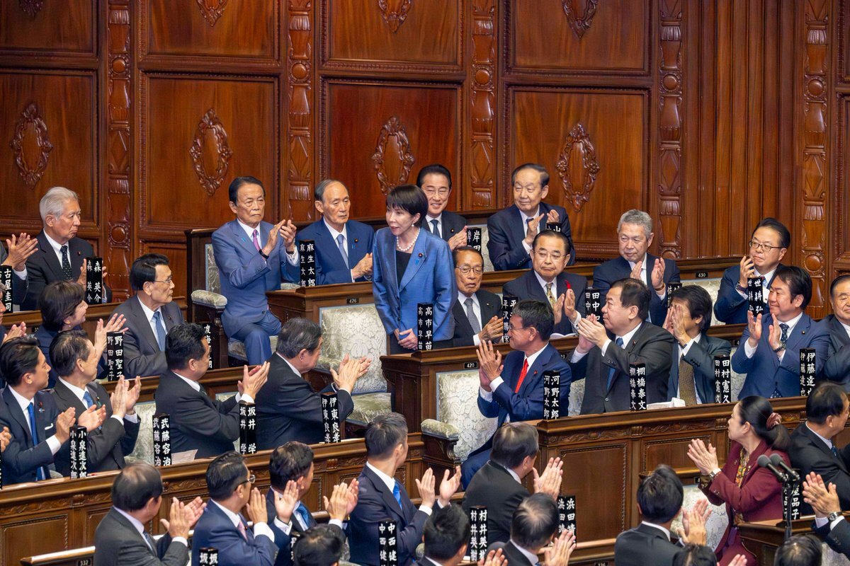 高市早苗氏、日本の初の女性首相に就任 