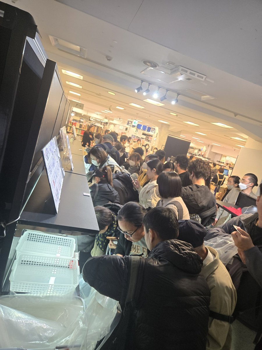 ヴァンパイア騎士原画展、転売ヤー問題でファン悲鳴