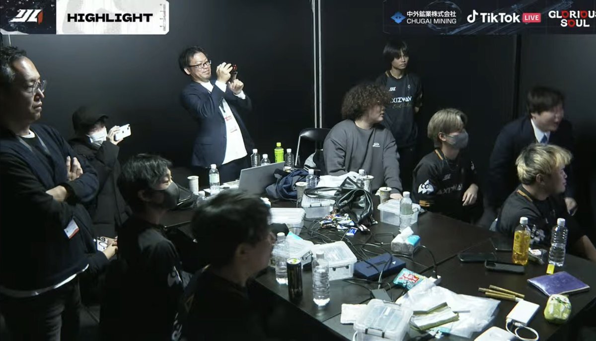 AXIZのRYZ、イベント控え室に！ファン興奮