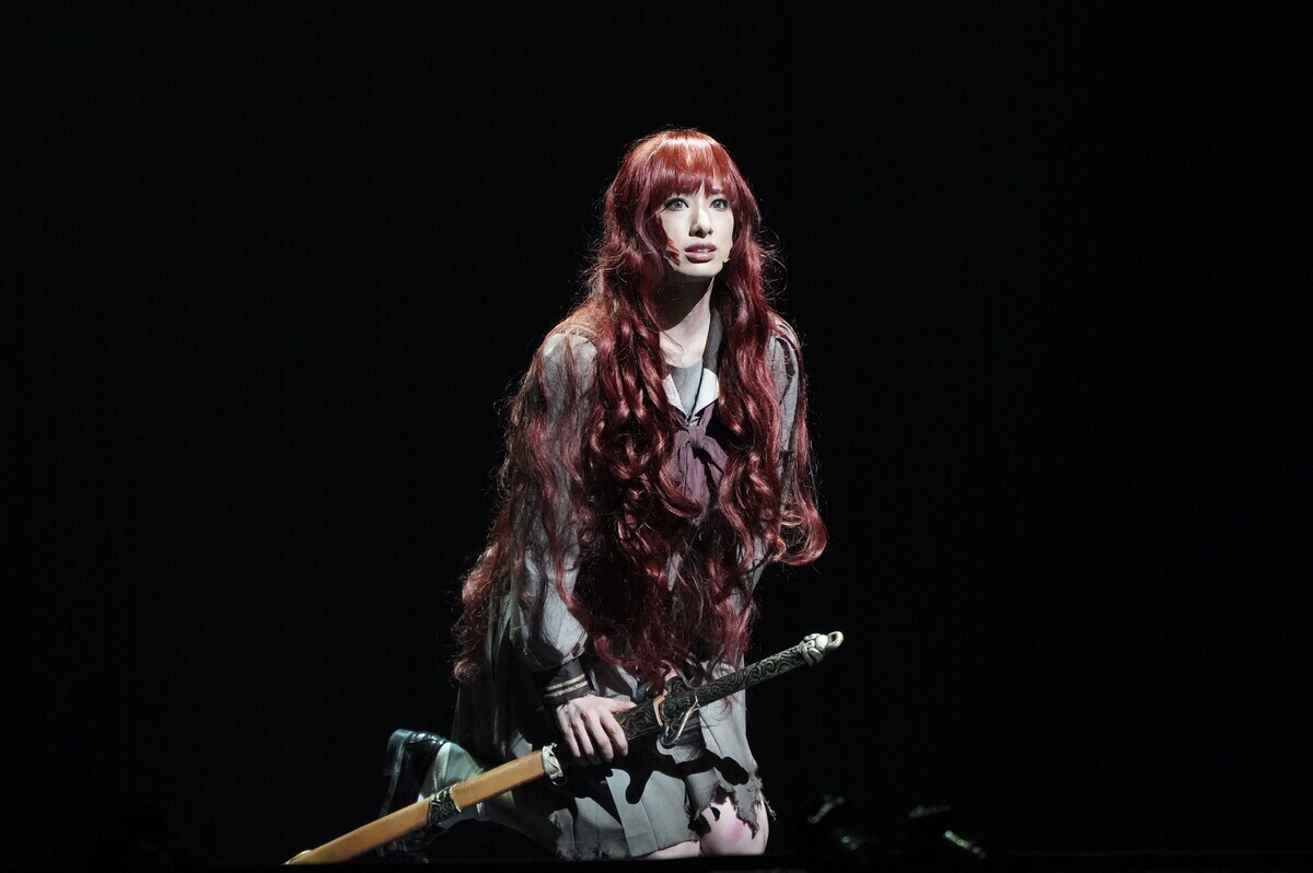 柚香光、ミュージカル「十二国記」開幕！原作者も感動の声