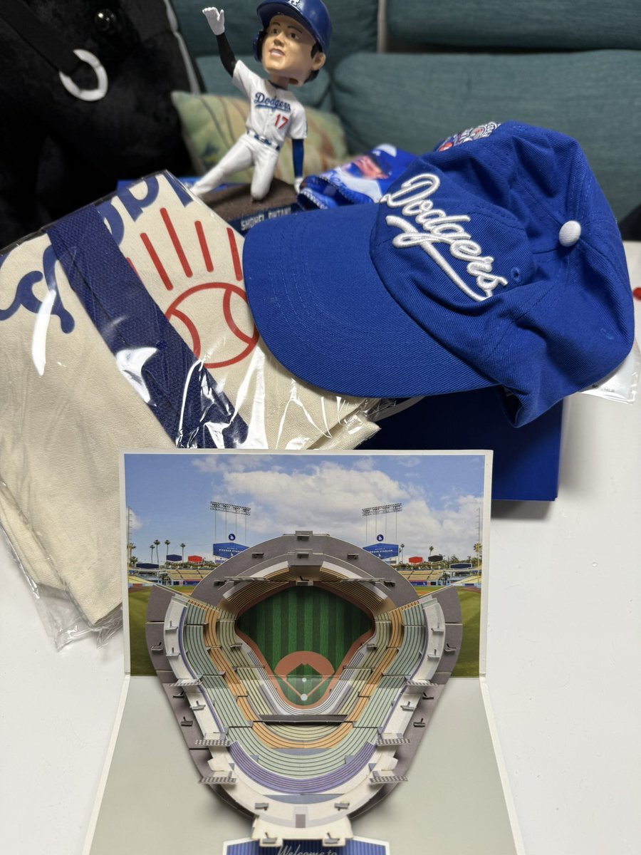 激安★ドジャースファンクラブ 入会記念グッズ一式ボブルヘッド入り 激安☆ドジャースファンクラブ 入会記念グッズ一式ボブルヘッド