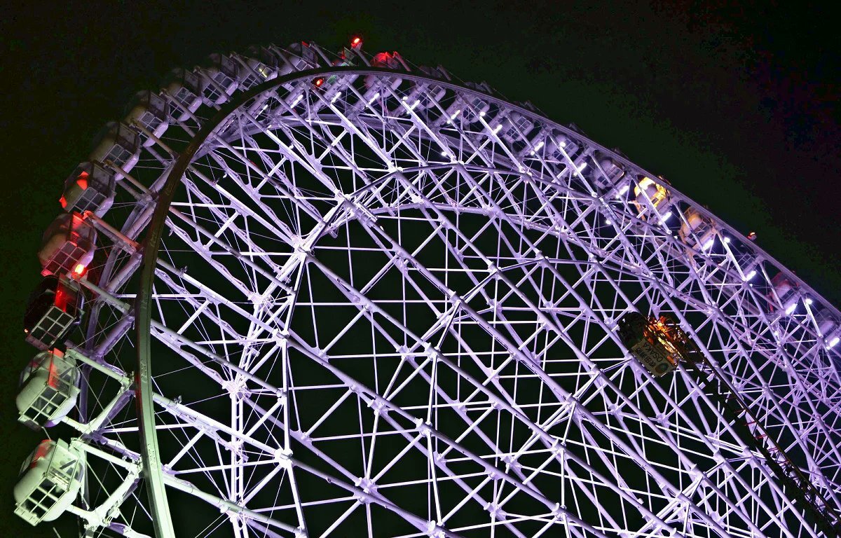 大阪・吹田の観覧車、落雷で乗客20人閉じ込め、9時間救出