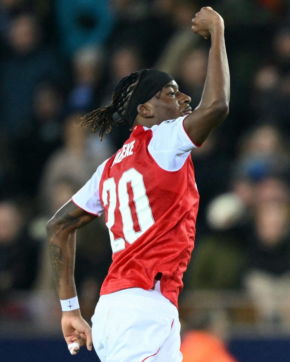 マドゥエケの豪快ミドル！アーセナルファン興奮