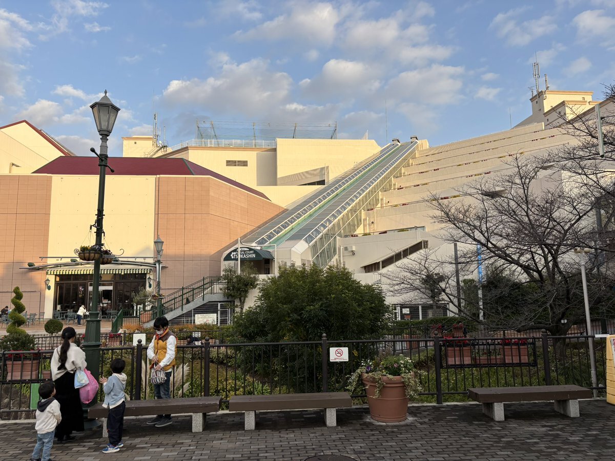 ウマ娘、レース中の斜行が話題に