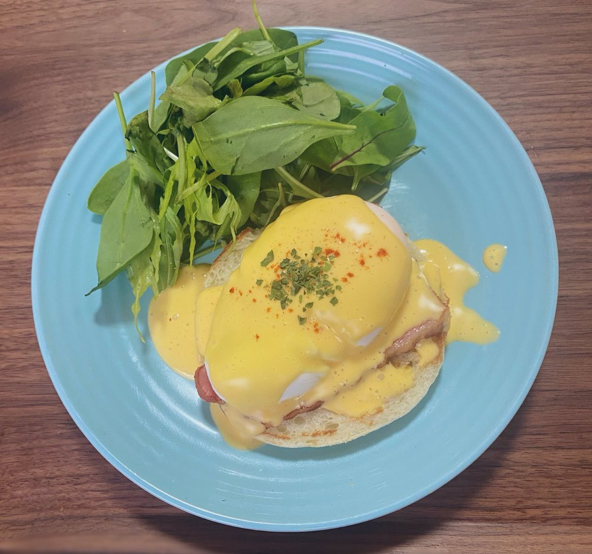 渚トラウトシェフの投稿が話題に！エッグベネディクトにファン歓喜