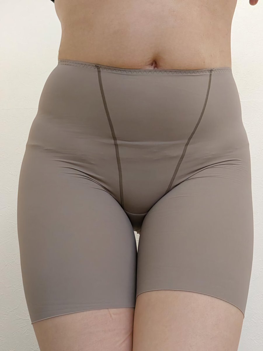 ナプキンが映るパンティ尻画像 
