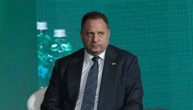 ウクライナ大統領府長官、汚職疑惑で辞任へ