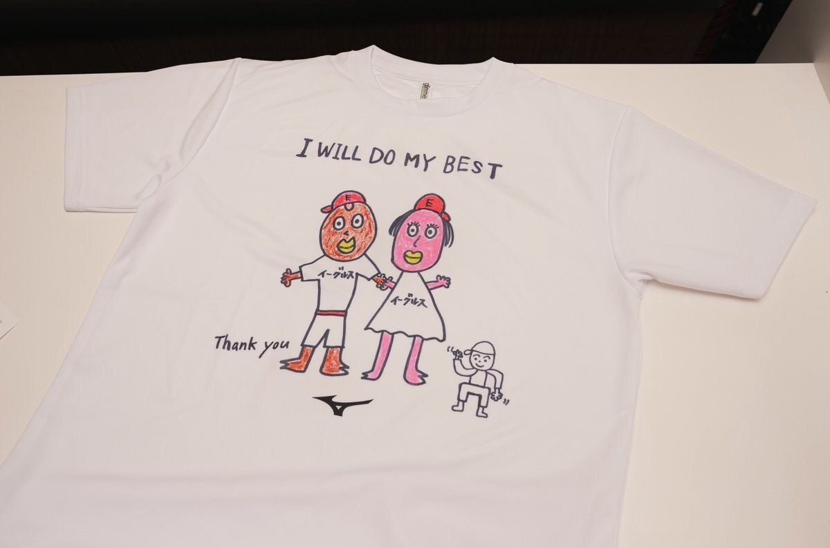 マエケン画伯、楽天入団会見で報道陣にTシャツプレゼント！ 