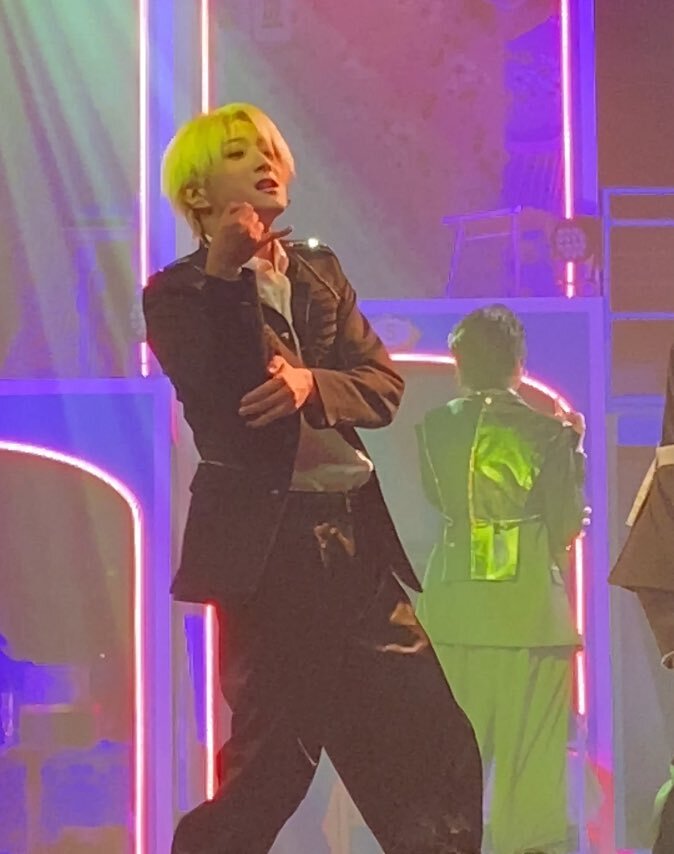 SNS上、自殺に関する様々な投稿が相次ぐ