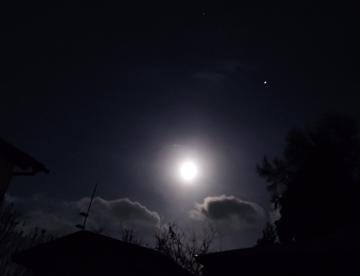 地震発生！SNSユーザー、警報音や余震に不安の声