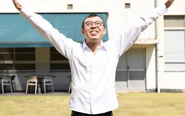 リシャルリソンのユニフォーム脱ぎ、なぜ話題になる？