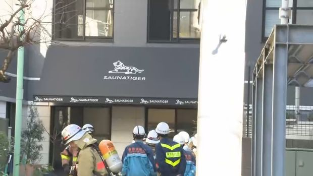 赤坂サウナ火災：ドアノブ外れ閉じ込められた可能性