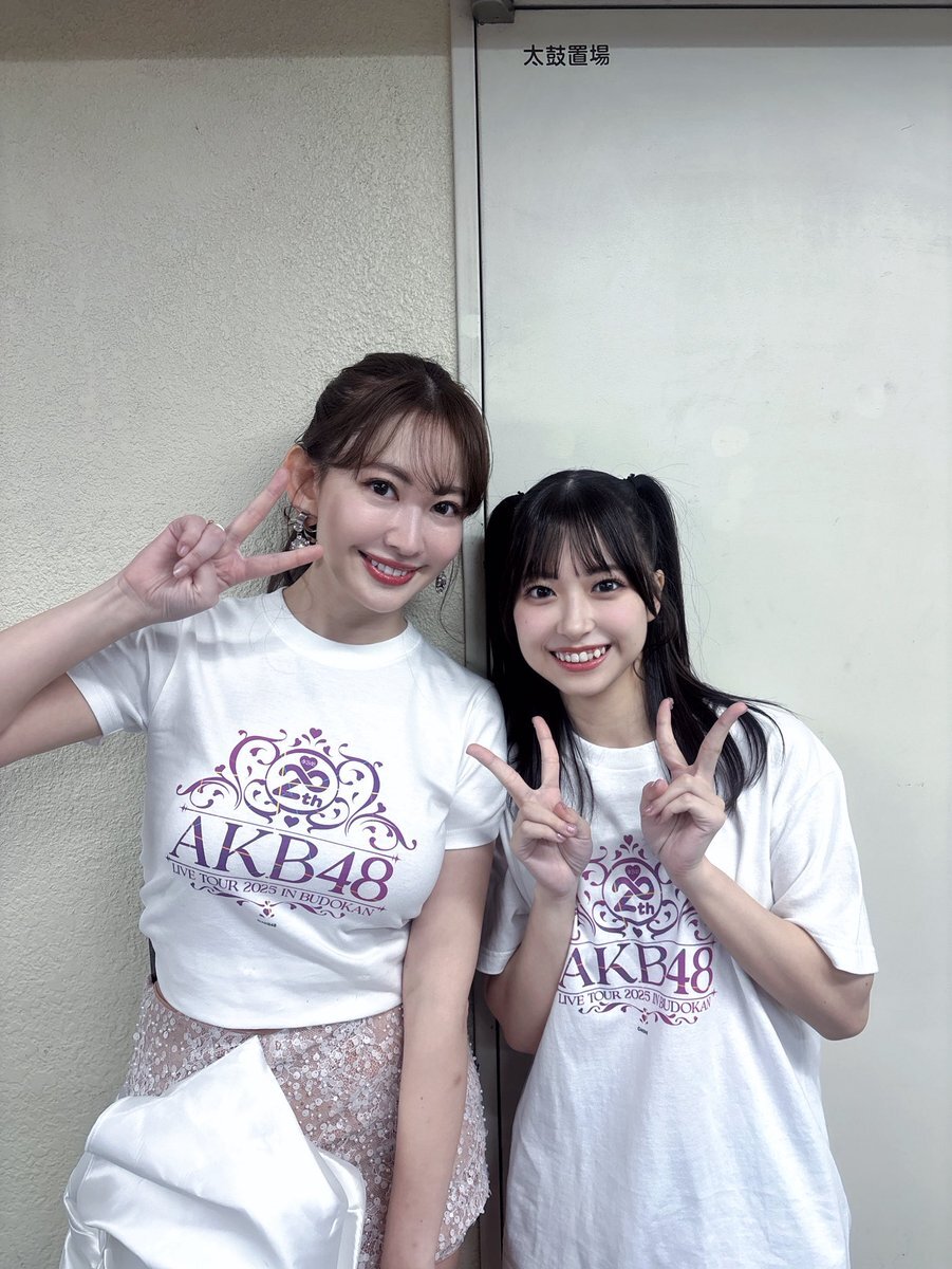 小嶋陽菜、AKB48武道館公演でファンを魅了！「根も葉もRumor」や「ハート型ウイルス」披露に歓声