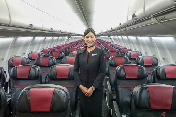 JAL客室乗務員、ついにスニーカー解禁！ 