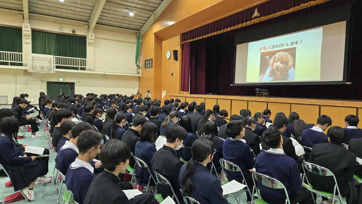 安倍元首相の団体称賛、SNSで校長先生との比較で議論