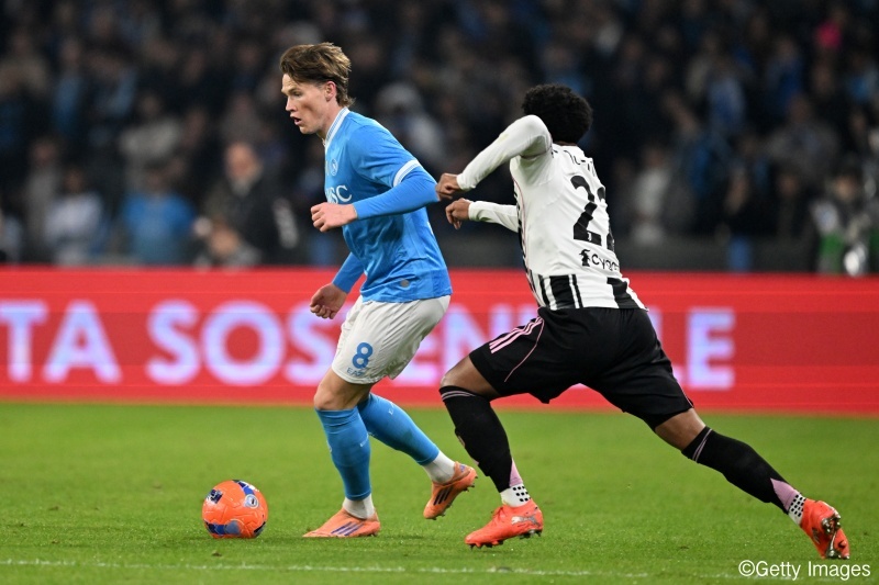 ホイルンド2発！ナポリがユヴェントスに勝利し暫定首位に