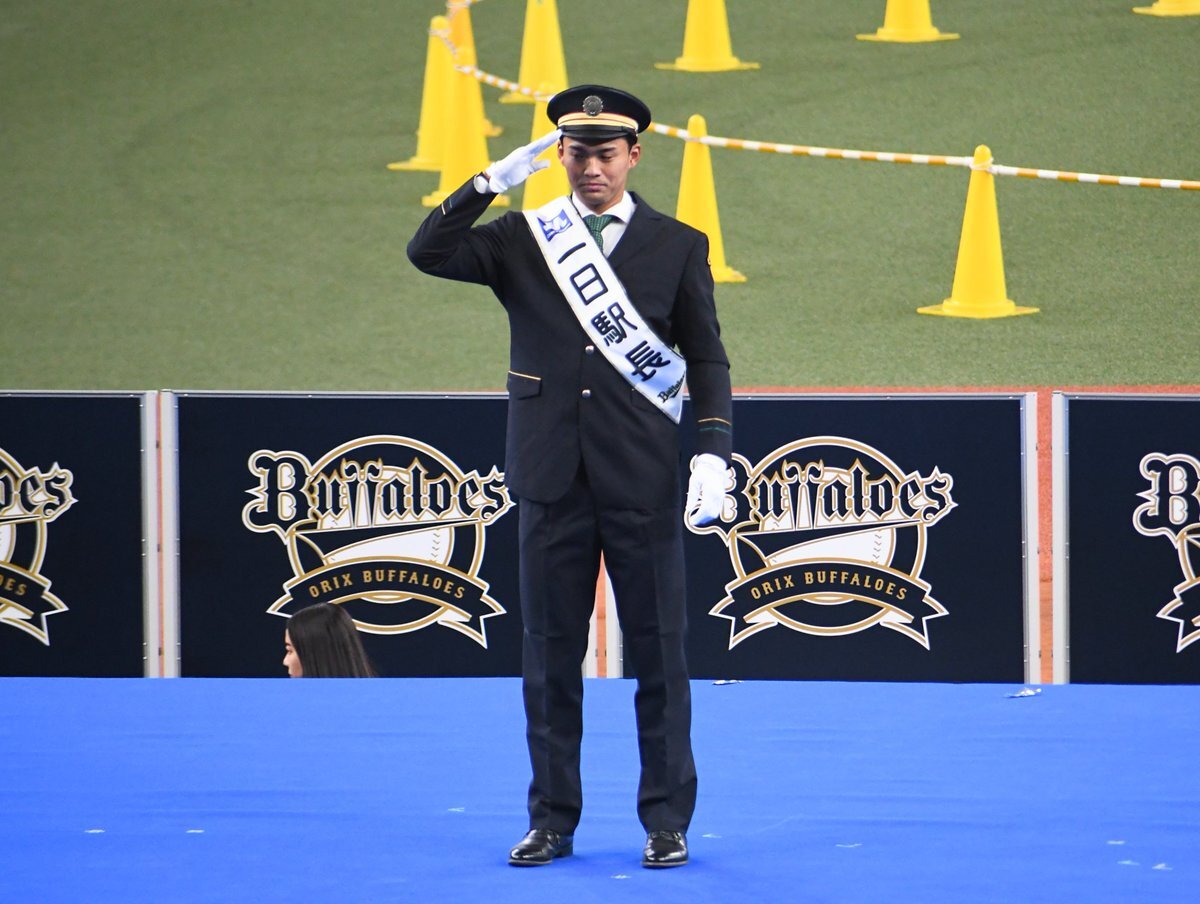 佐藤一磨、ファンフェスタで「駅長」姿に「完璧」「似合ってる」の声