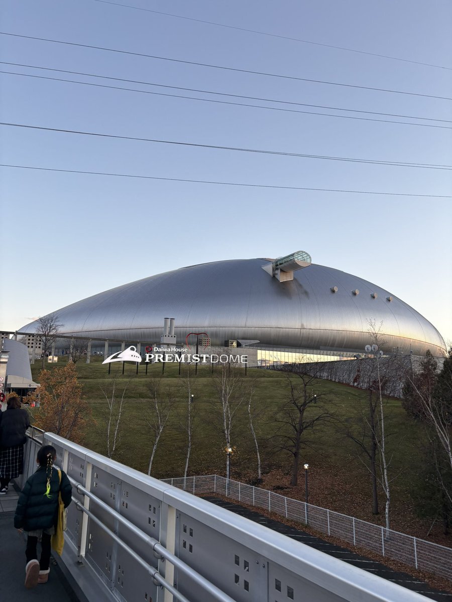 SnowManドームツアー初日、一部ファンが全裸参戦