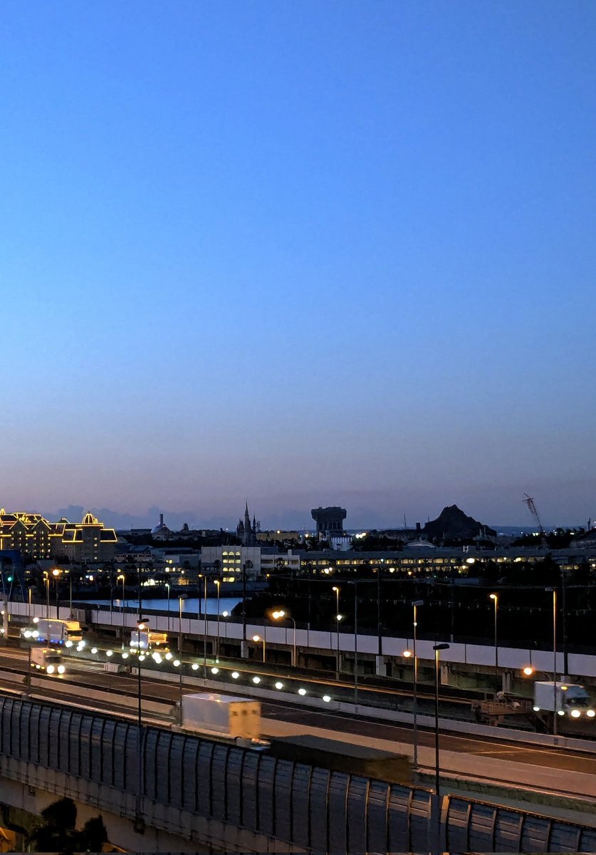 祝日出勤、喜びの声も不満の声もSNSで