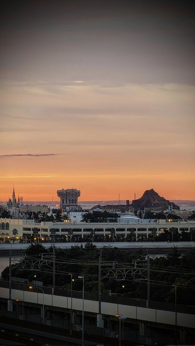 祝日出勤、SNSでどんな声が？