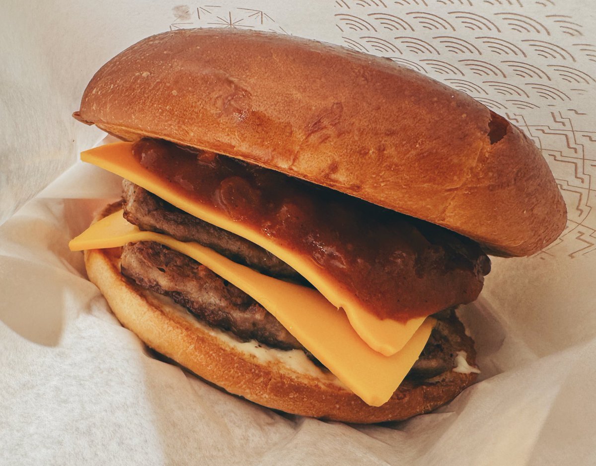 モスバーガーの新作バーガー、話題沸騰！