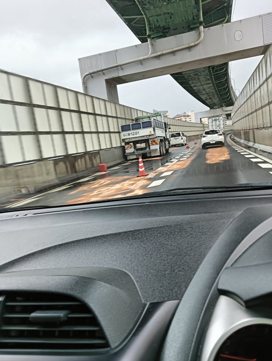 ハーバーハイウェイ ダンプカーの事故との情報 神戸市 摩耶ランプ〜高羽ランプ｜事故・災害 Yahoo!リアルタイム検索