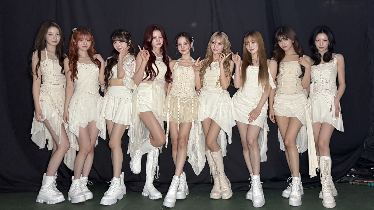 NiziU、日本武道館で「NEW EMOTION」ライブ開催！ファン興奮の声多数