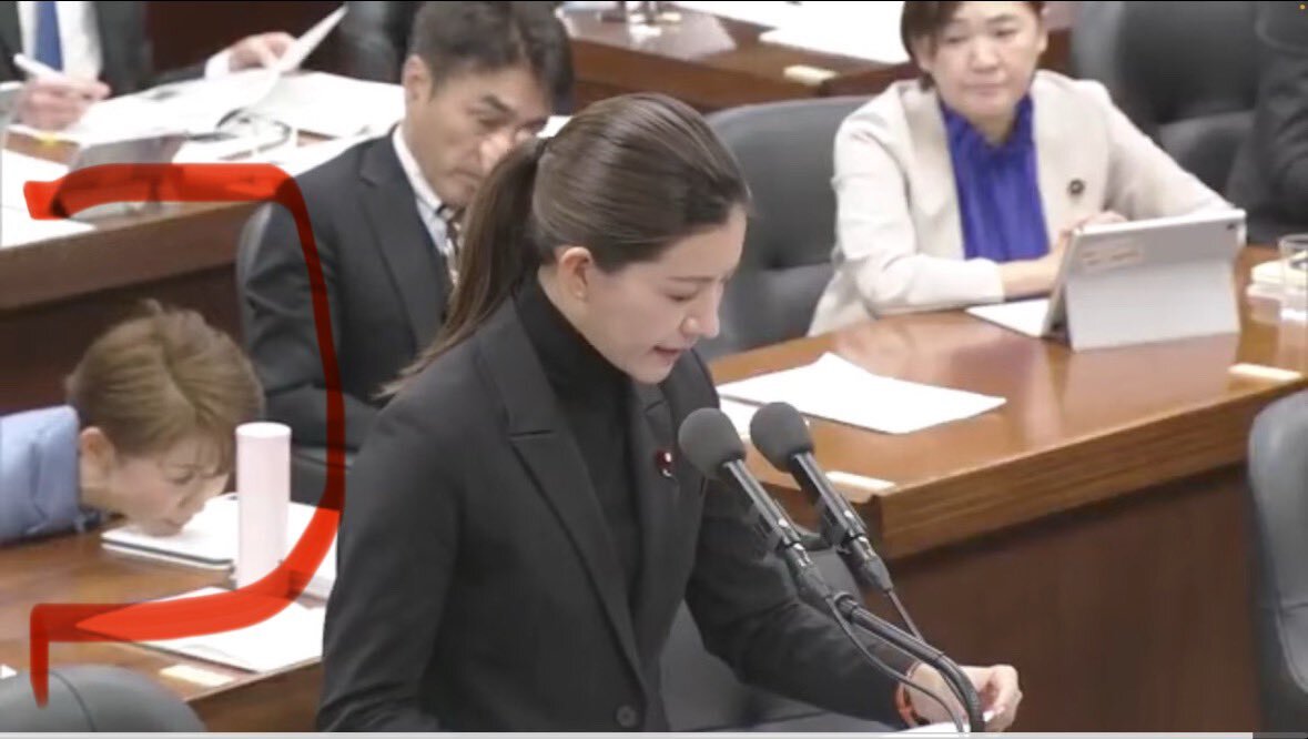 立憲民主党・鎌田さゆり議員の態度に批判殺到