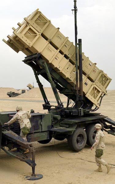 自衛隊ミサイル配備情報開示、山添拓議員の質問に賛否両論