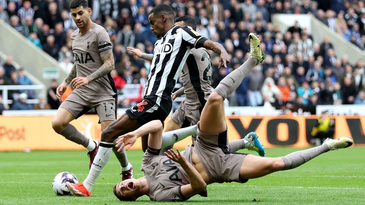 ファンデフェンタックルに批判殺到！危険なプレーでファールか