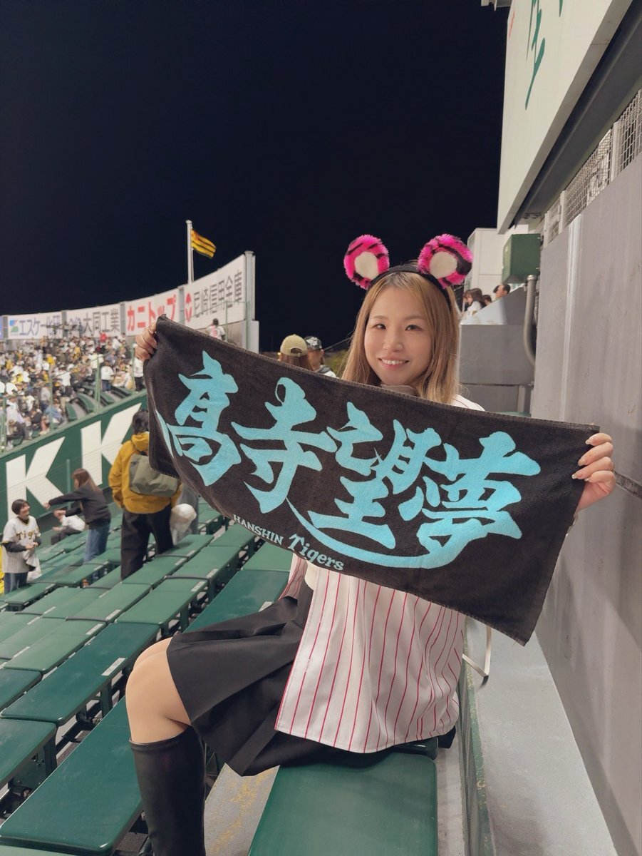 髙寺選手の好打席に、ファンは期待を込めて