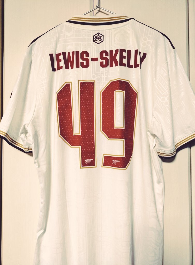 ホワイト負傷でスケリー投入！アーセナルファンは不安の声も