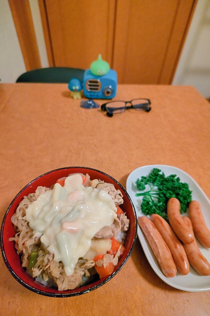 夜中に目が覚めた人々のSNS投稿が話題に