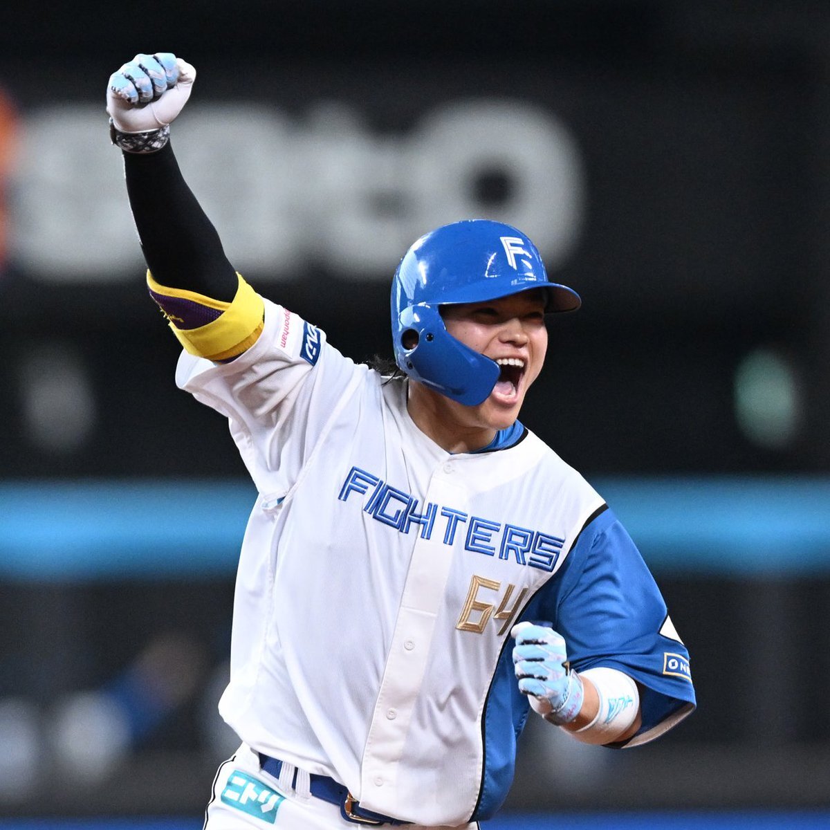 ファイターズユニ⭐︎ビジター#18山崎福也 北海道日本ハムファイターズ - 日ハム山崎福也ユニフォーム