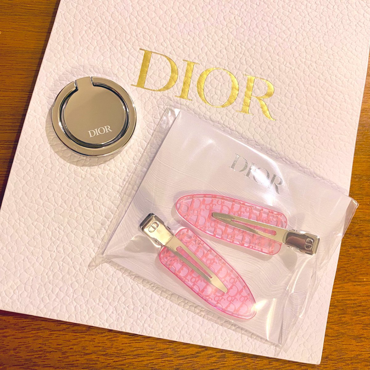 【ワンポイントに♡】Dior Miss Dior ヘアクリップ dior ノベルティ ヘアクリップ」のYahoo!リアルタイム検索 - X