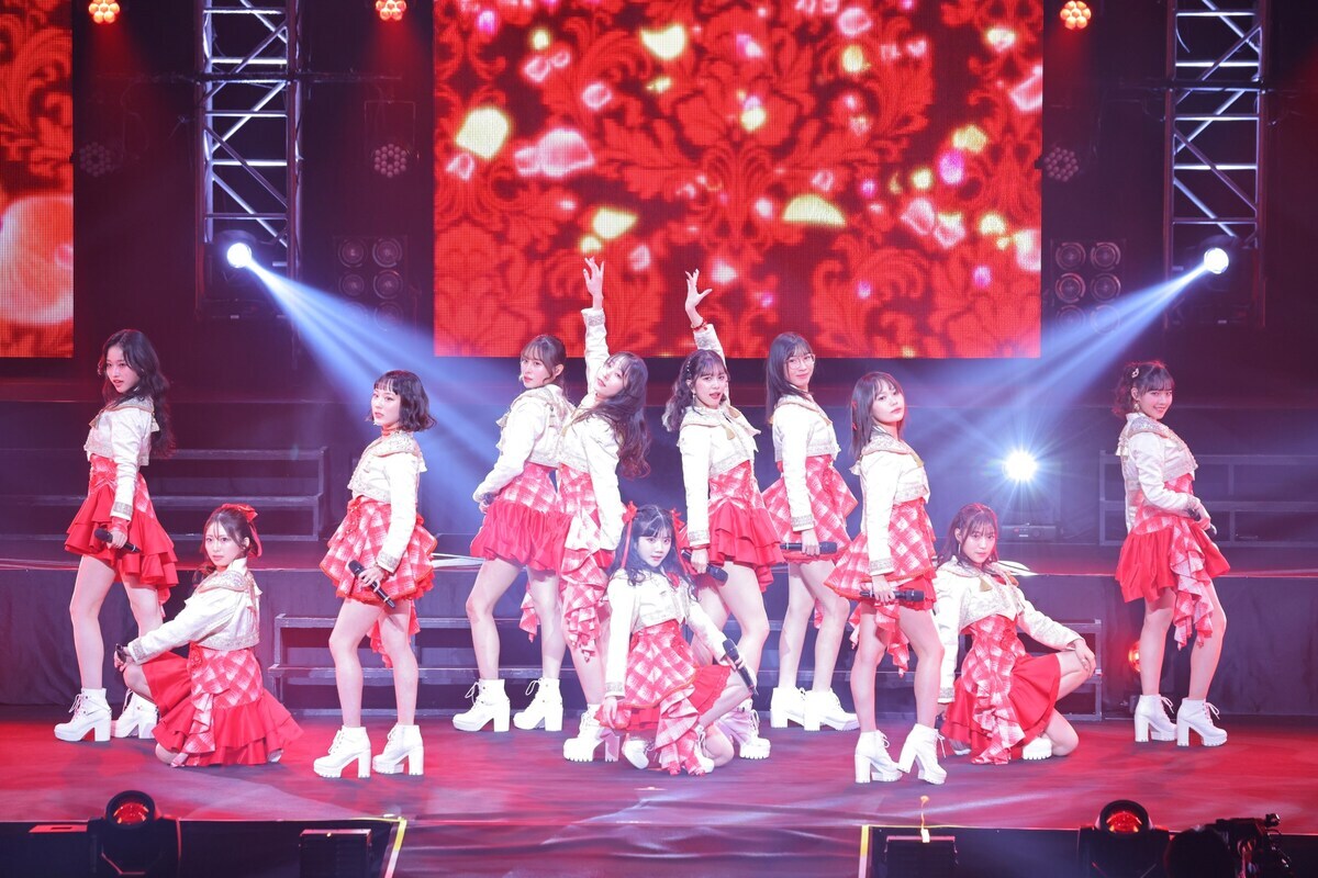 Juice=Juice、武道館で熱狂的なライブ開催！