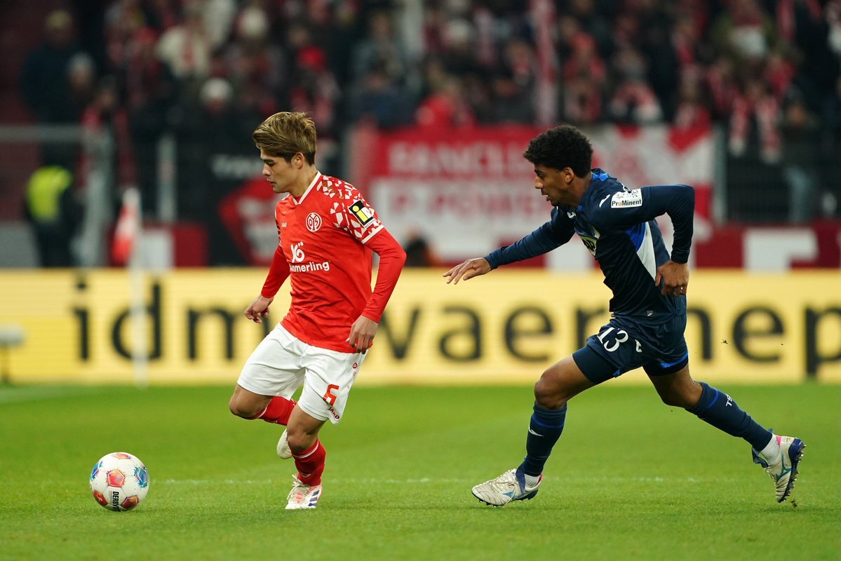 マインツ、佐野海舟＆川崎颯太が奮闘もドロー