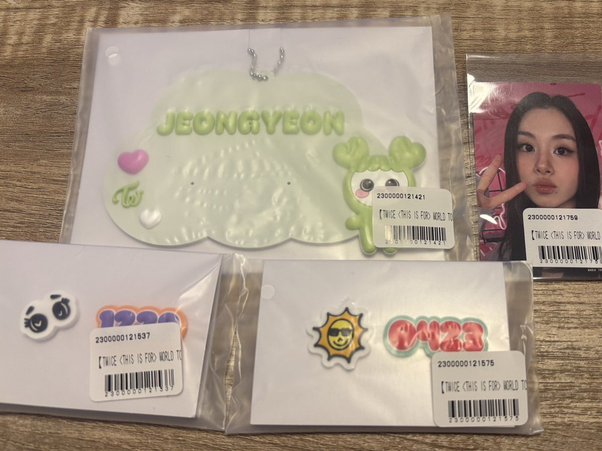 TWICEくじ　バラ売り可 TWICE - ファミマくじ TWICEの通販 by Y's shop｜トゥワイスなら
