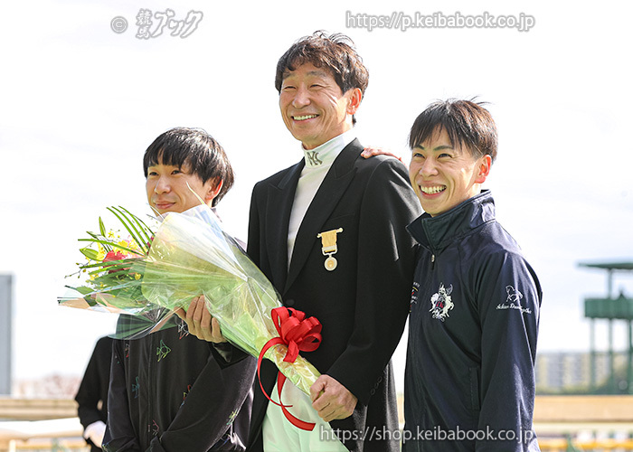 横山典弘騎手、黄綬褒章受章！横山家3兄弟で喜びの瞬間