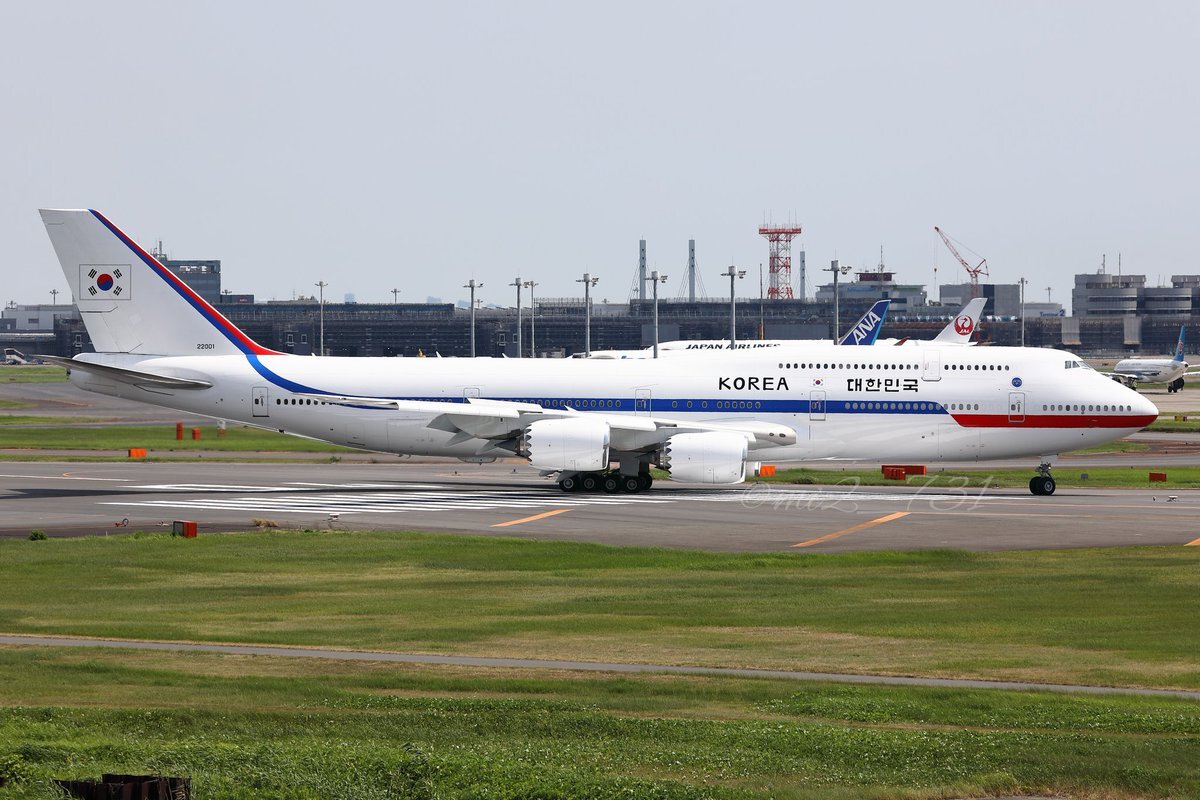 韓国政府専用機 2号機 737-300 Phoenix 1:400 韓国政府専用機 2号機 737-300 Phoenix 1:400 - メルカリ