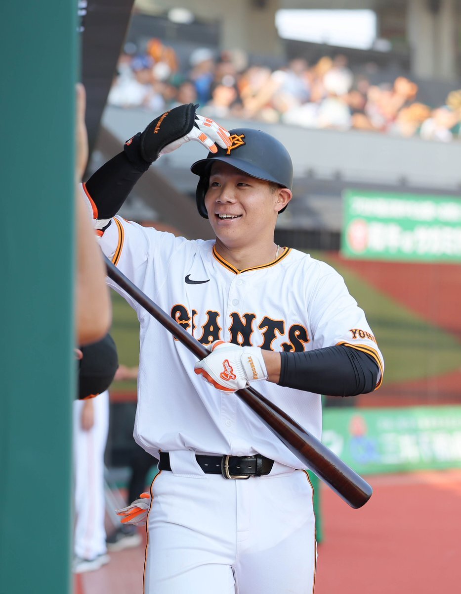 新品黒ユニフォーム 佐々木俊輔 動画】佐々木俊輔が新フォームでティー打撃 - スポーツ報知