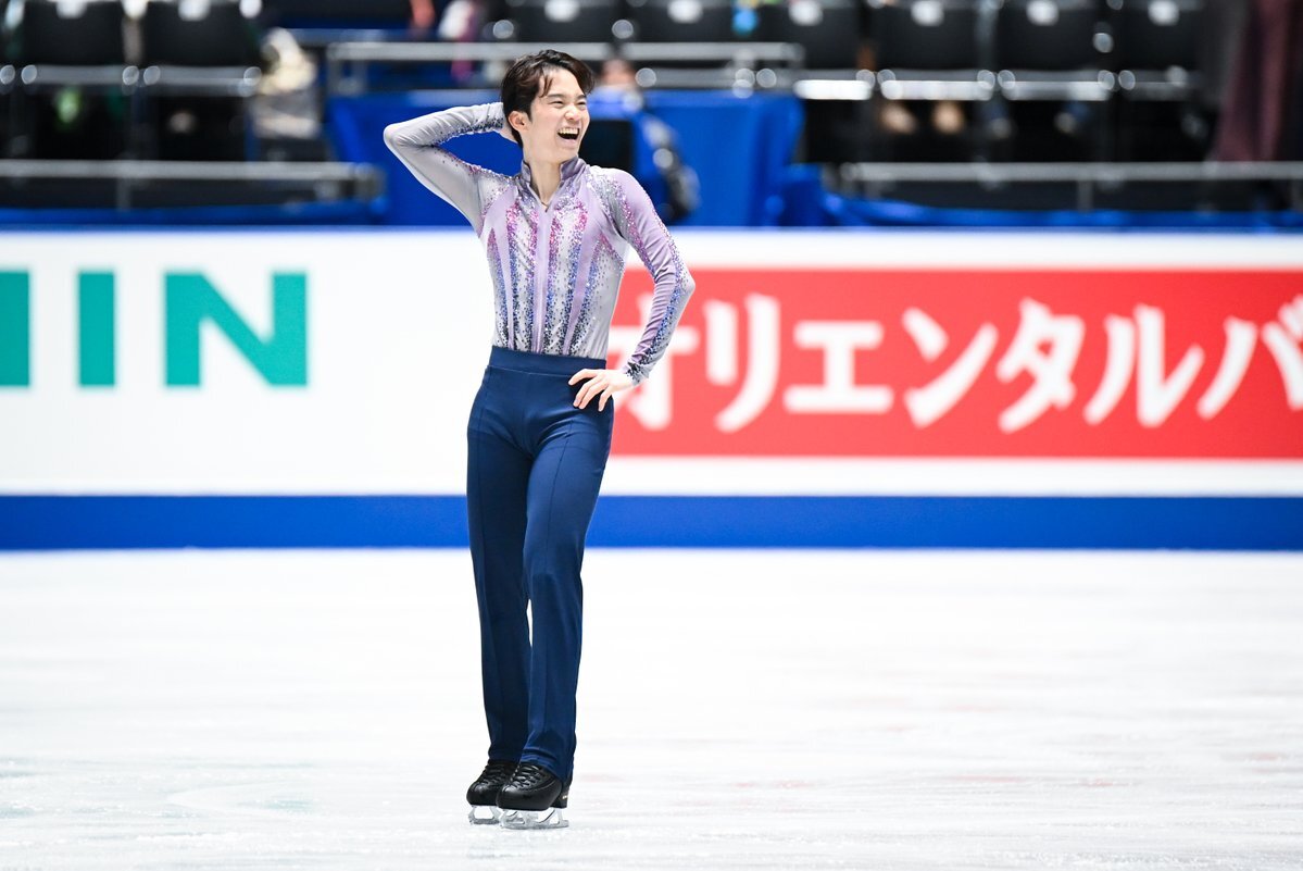 全日本フィギュア開幕！鍵山優真選手が首位通過、ファン興奮