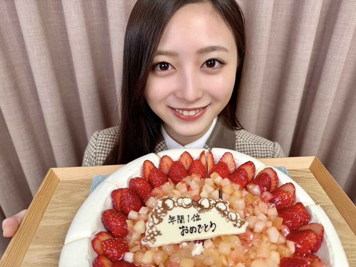 乃木坂46井上和写真集「モノローグ」、年間1位を獲得！