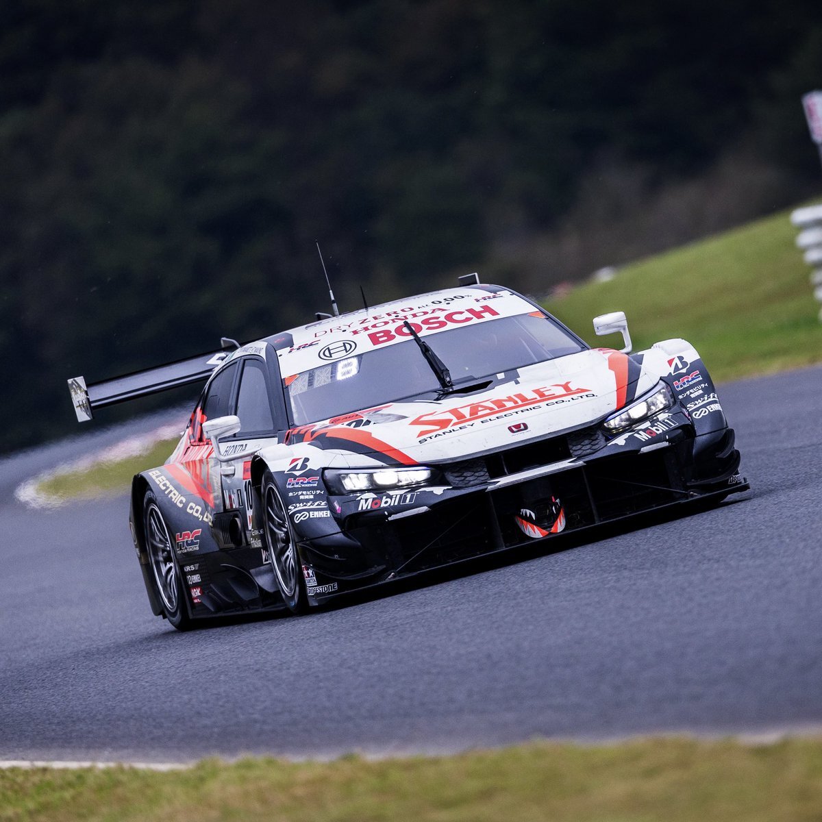 STANLEY CIVIC TYPE R-GTがSUPER GTで優勝！